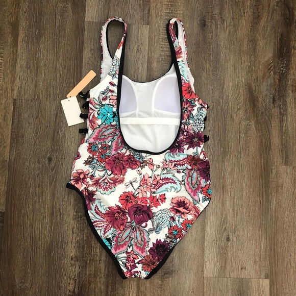 Gibson Latimer Paisley One Piece Swimsuit NWT - Picture 3 of 4